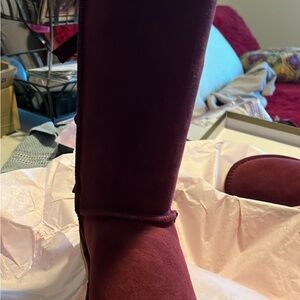 Red Winter Rain Boots with Suede-Like Material and Snug Fit